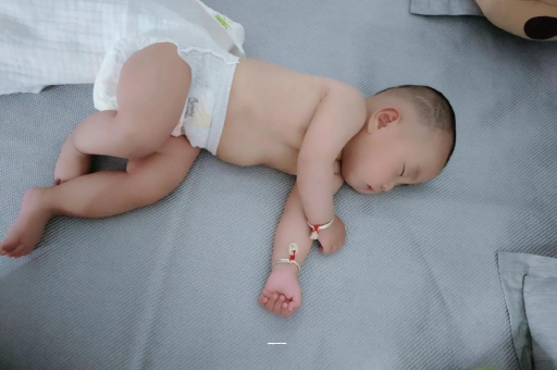 西双版纳五个月宝宝呕吐